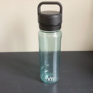 YETI 25oz Plastic Water Bottle with Chug Cap Teal Color